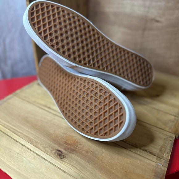 Vans - Picture 4 of 5